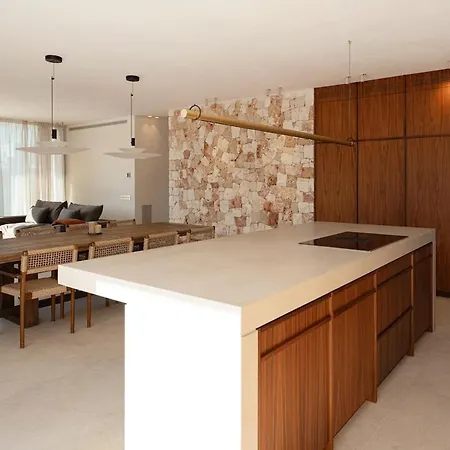 Luxury With Pool And Private Access *