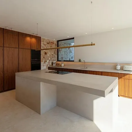 Luxury With Pool And Private Access *