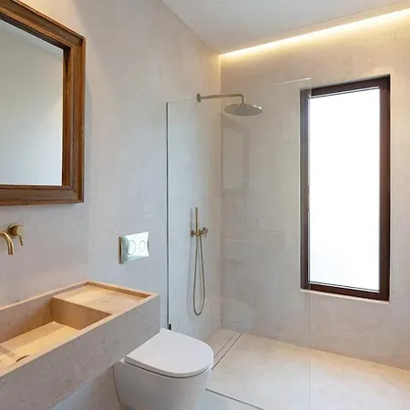 Luxury With Pool And Private Access