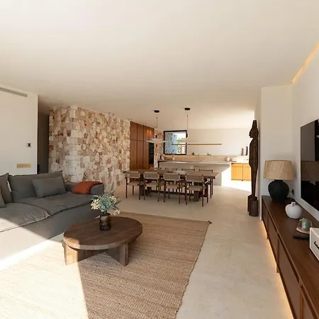 Luxury With Pool And Private Access Villa