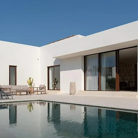 Luxury With Pool And Private Access
