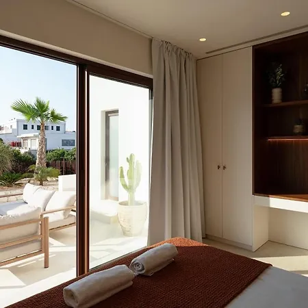 Luxury With Pool And Private Access *